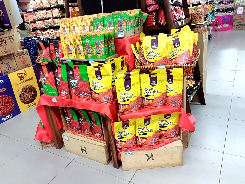 Retail display execution for packaged food products
